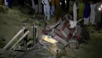 کمشنر سکھر شفیق مہیسر نے حادثے میں 30 افراد کے جاں بحق ہونے کی تصدیق کرتے ہوئے بتایاکہ جاں بحق ہونے والوں میں بچے اور خواتین بھی شامل ہیں۔