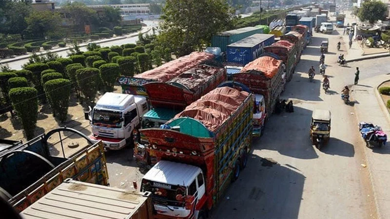 Ban imposed on heavy traffic in Karachi