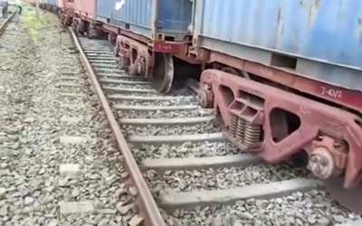 Freight train engine and 5 carriages derail in Mirpur Mathelo
