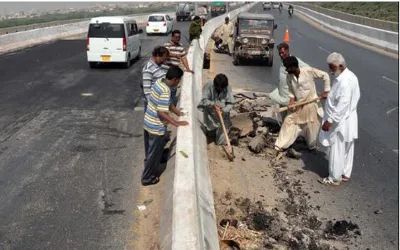 Temporary closure of Jam Sadiq Bridge disrupts morning traffic in Korangi