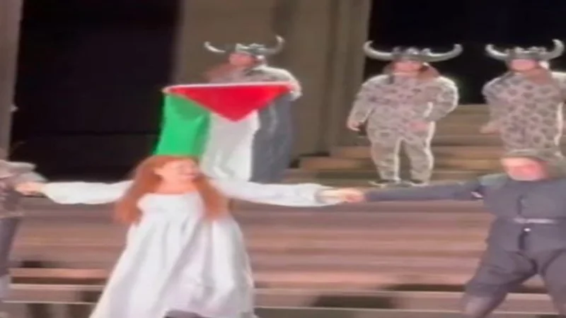 Opera performer waves Palestinian flag