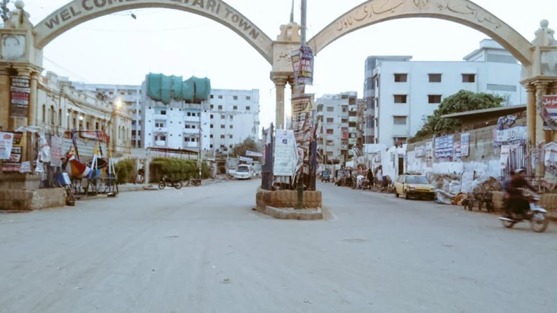 Dangerous Lyari building Vacated, Demolition on hold