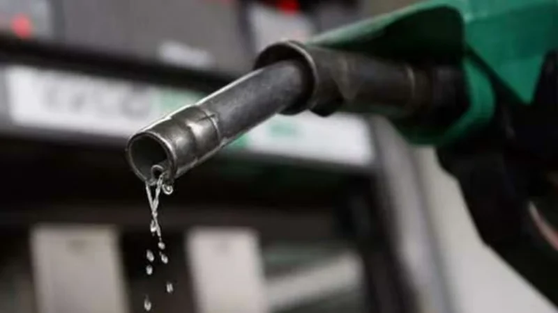 Govt reduces petrol and diesel prices in Pakistan