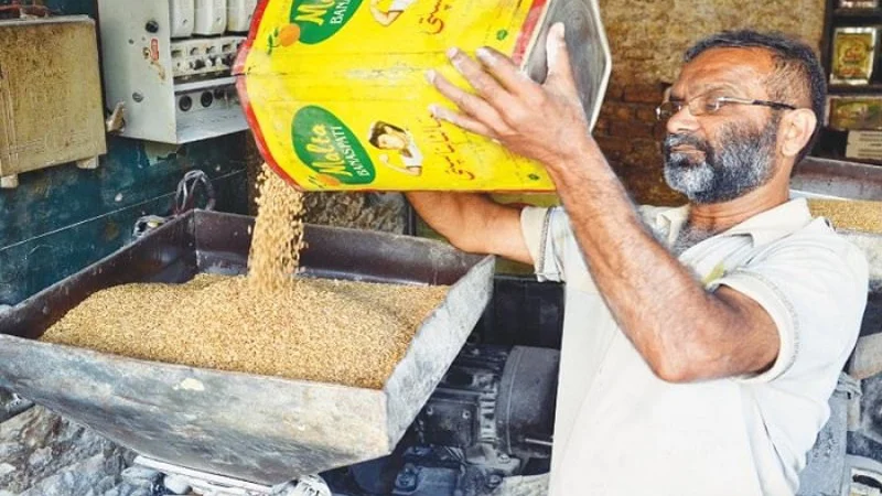 Wheat flour price reduced by Rs16/kg in Karachi