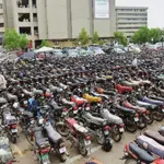 Karachi rejoices! Free parking near shopping centres till Eid