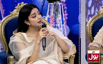 Alizeh Shah gracefully sings "Har Zulm Tera Yaad Hai" song