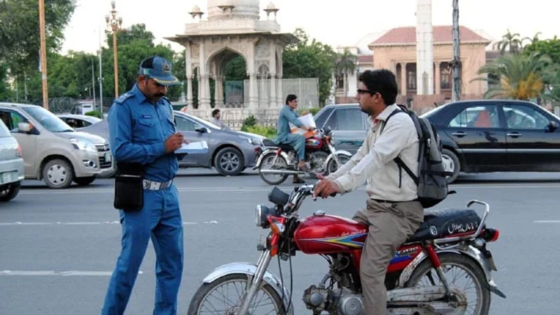 Traffic challan new rate for helmet violation in Lahore