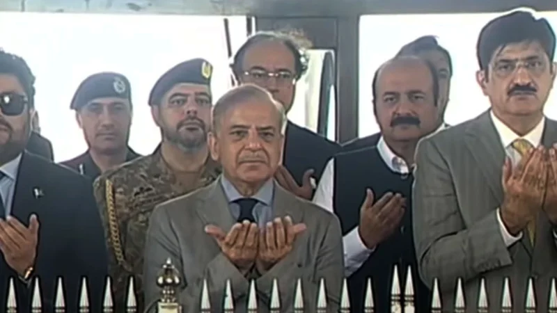 PM Shehbaz pays homage to father of nation