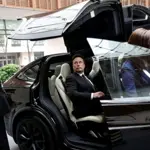 Elon Musk visits China to discuss self-driving technology