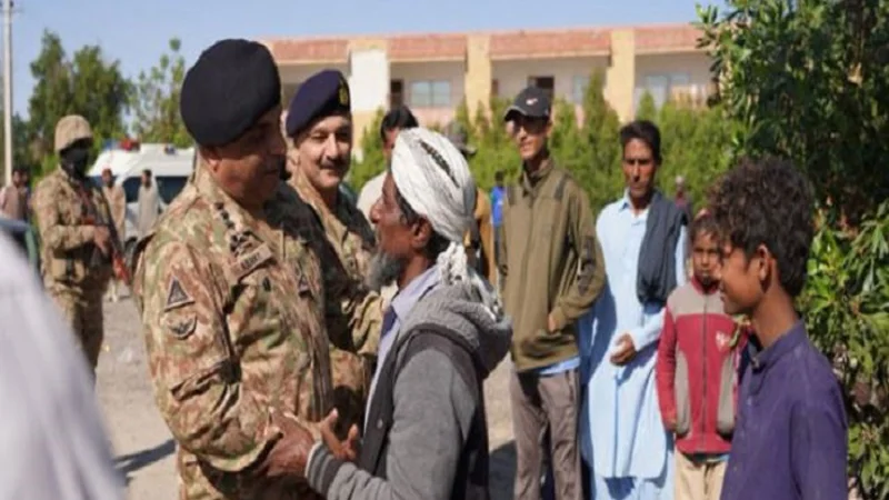 Corps Commander Balochistan Lt-Gen Rahat Naseem visits Gwadar’s flood-hit areas