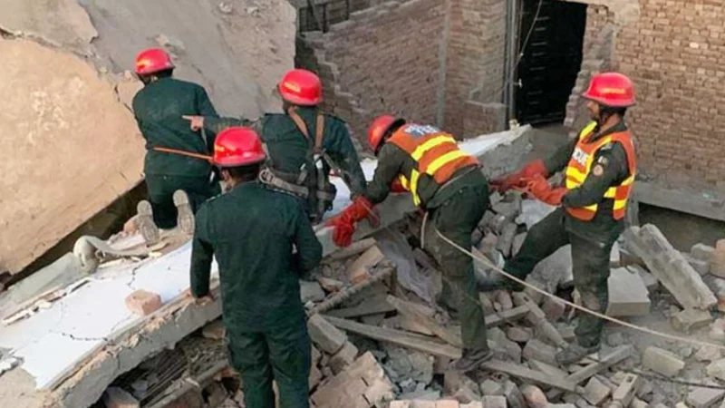 9 killed in Multan as building collapses after cylinder blast
