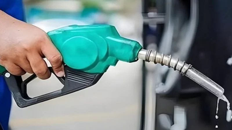 Petrol price in Pakistan may further drop from Mar 16