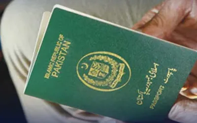 How can Pakistanis obtain an urgent passport for free in Saudi Arabia?