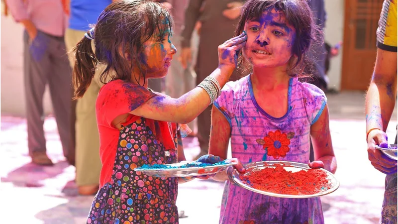 PM Shehbaz felicitates Hindu community on Holi