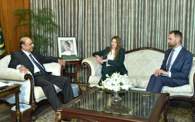 President calls for further boosting bilateral cooperation with UK