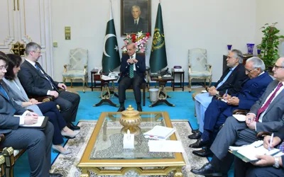 PM calls for further enhancing bilateral cooperation with Russia