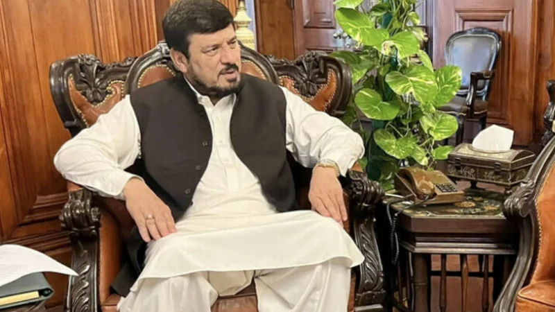 KP Governor assures support to transgenders in resolution of problems