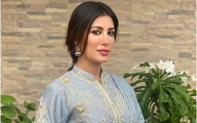 Mehwish Hayat Sets Hearts Aflutter in New Monochrome Pictures!