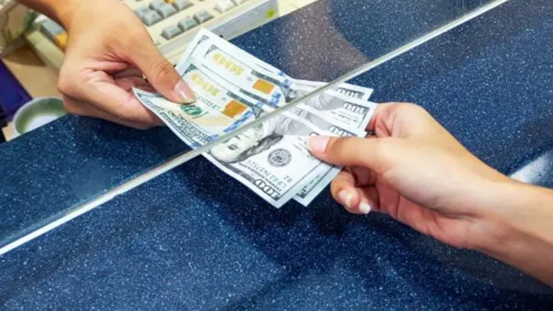 UAE exchange houses raise remittance fees by 15%