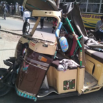 Trailer crushes rikshaw driver in Karachi