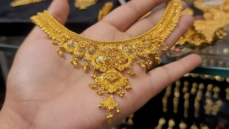 Gold prices decline in Pakistan