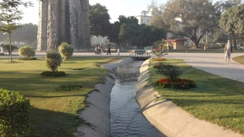 Bright Sunshine Reduces Cold in Lahore