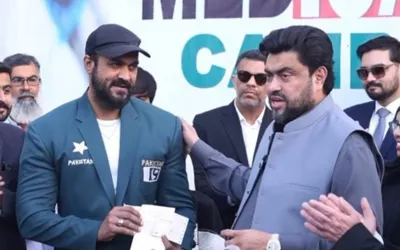 Governor Sindh honors gold medalist at Mr. Universe Rameez Ibrahim with Rs one million