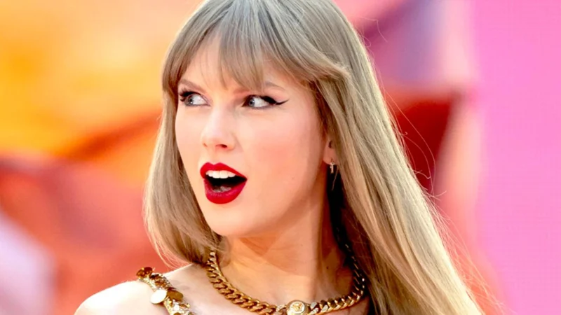 Taylor Swift reacts to 'boos' as Travis Kelce loses Super Bowl 2025: Watch