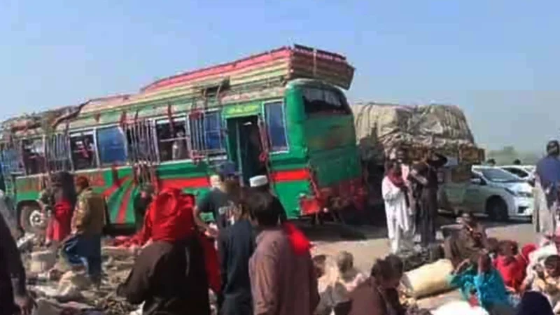 16 devotees die in two separate accidents in Sindh