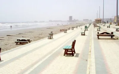 Mercury likely to hit 38 Celsius today in Karachi