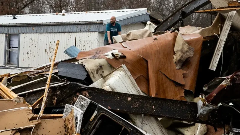 At least 40 killed in weekend US tornadoes