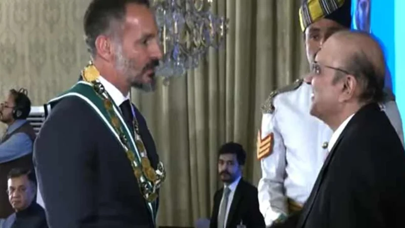 President confers Nishan i Pakistan award to Prince Rahim Aga