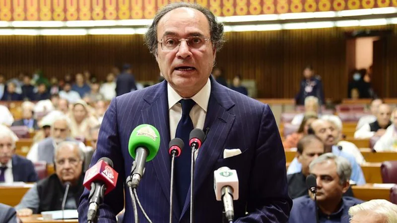 Finance Minister Aurangzeb unveils 18.877trn budget for FY25
