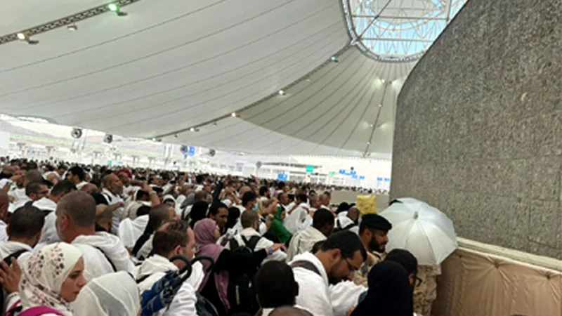 Over 1.8m Hujjaj at Mina perform rammi, sacrifice animals