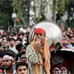 Bangladesh student groups clash over job quotas, Leaving 100 injured