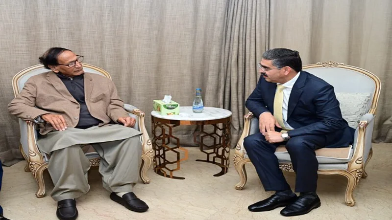 PM visits Ch Shujaat Hussain’s residence