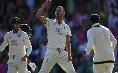 Hazlewood wrecks Pakistan's batting order as Australia eyes series whitewash