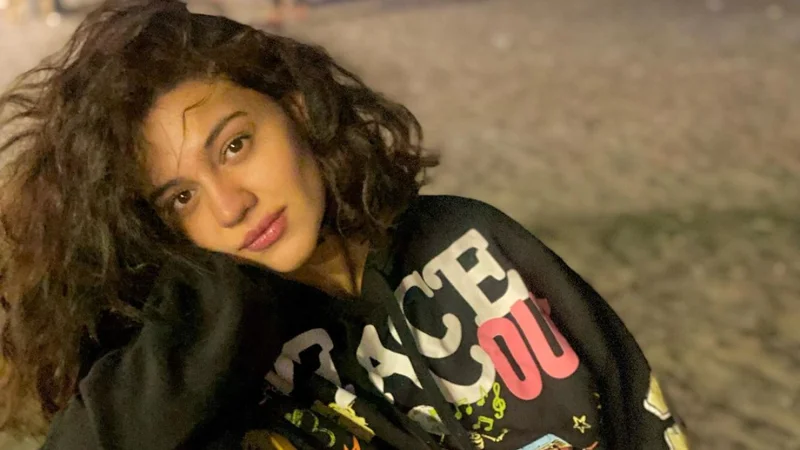 Zara Noor Abbas delights in cold weather with joy