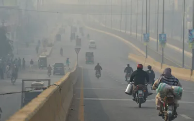 Delhi residents faces problem in traveling due to dense fog