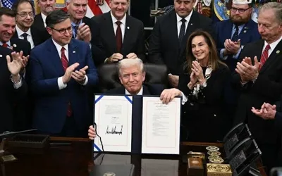 Trump signs bill to avert U.S. government shutdown