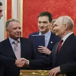 Vladimir Putin holds three-hour talks with Trump envoys on Ukraine war