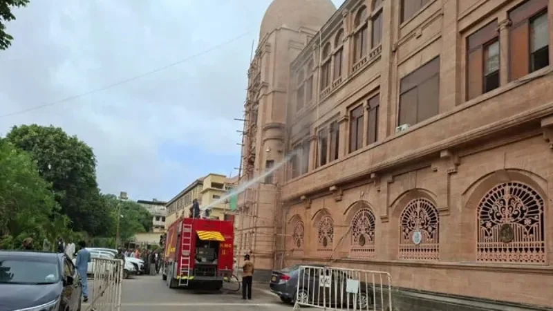 Blaze engulfs Mayor Karachi Office at KMC headquarters
