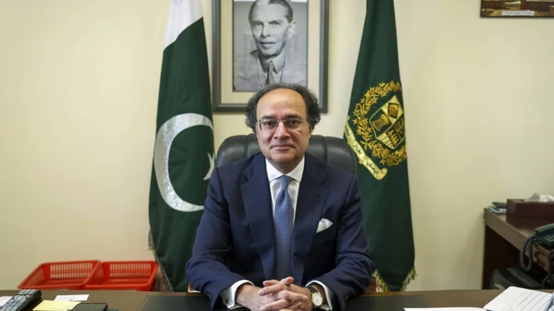 Pakistan finance minister pitches economic turnaround to investors in Islamabad and London