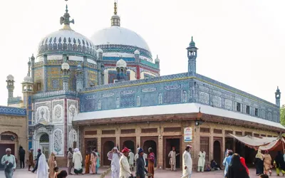 Khwaja Ghulam Farid’s Urs attracts devotees from across country