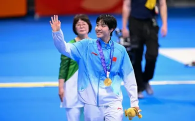 13-year-old Chinese swimmer Yu Zidi sets Asian Games record
