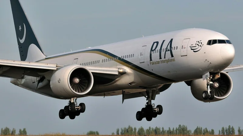 Finance Minister Aurngzeb discusses PIA fleet modernization with Boeing
