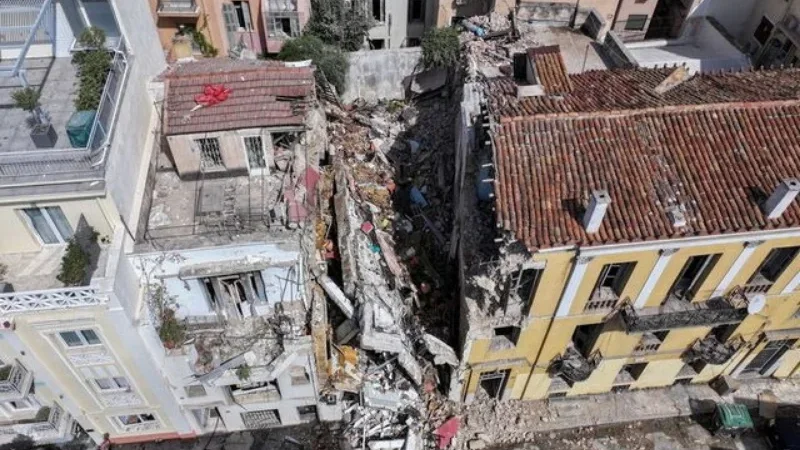 Athens building blast kills one, leaves five missing