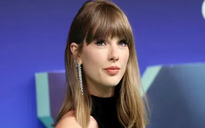 Taylor Swift sparks cat-eyeliner trend at 2026 VMAs