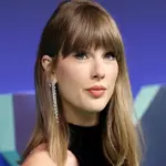 Taylor Swift sparks cat-eyeliner trend at 2026 VMAs