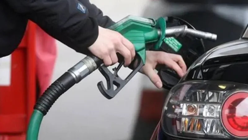 Federal govt raises petrol and diesel prices again